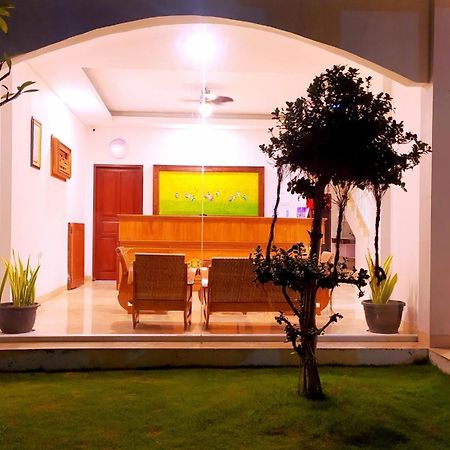 Puri Lovina Hotel Exterior foto