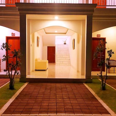 Puri Lovina Hotel Exterior foto