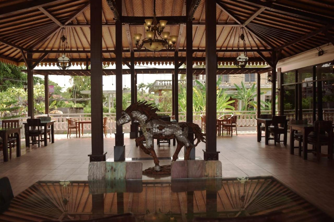 Puri Lovina Hotel Exterior foto