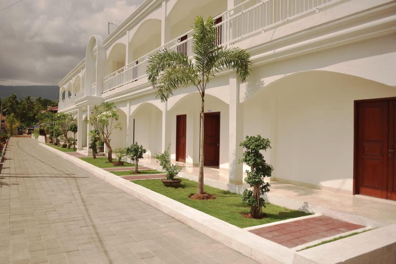 Puri Lovina Hotel Exterior foto