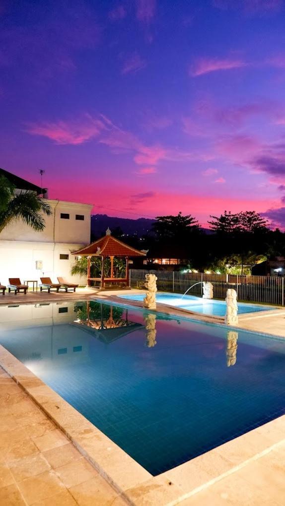 Puri Lovina Hotel Exterior foto