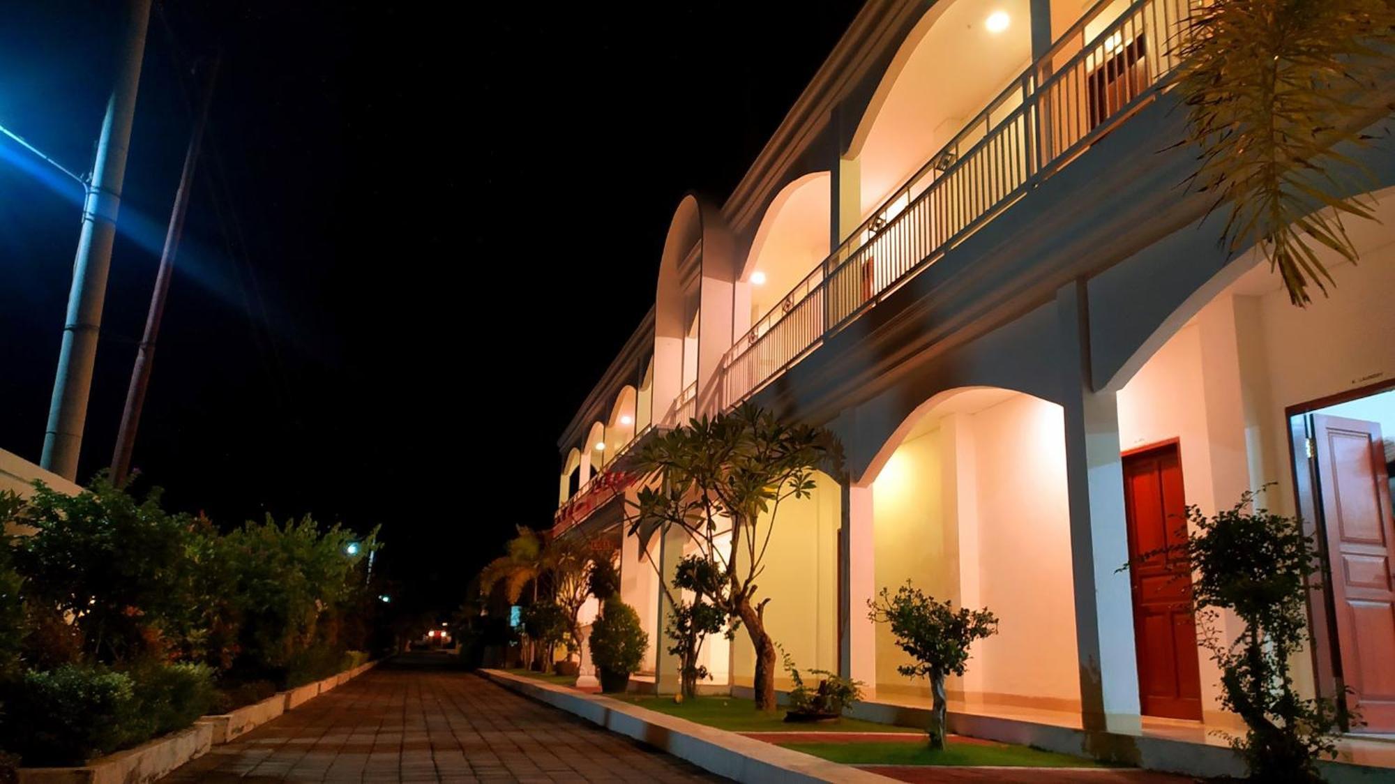 Puri Lovina Hotel Exterior foto