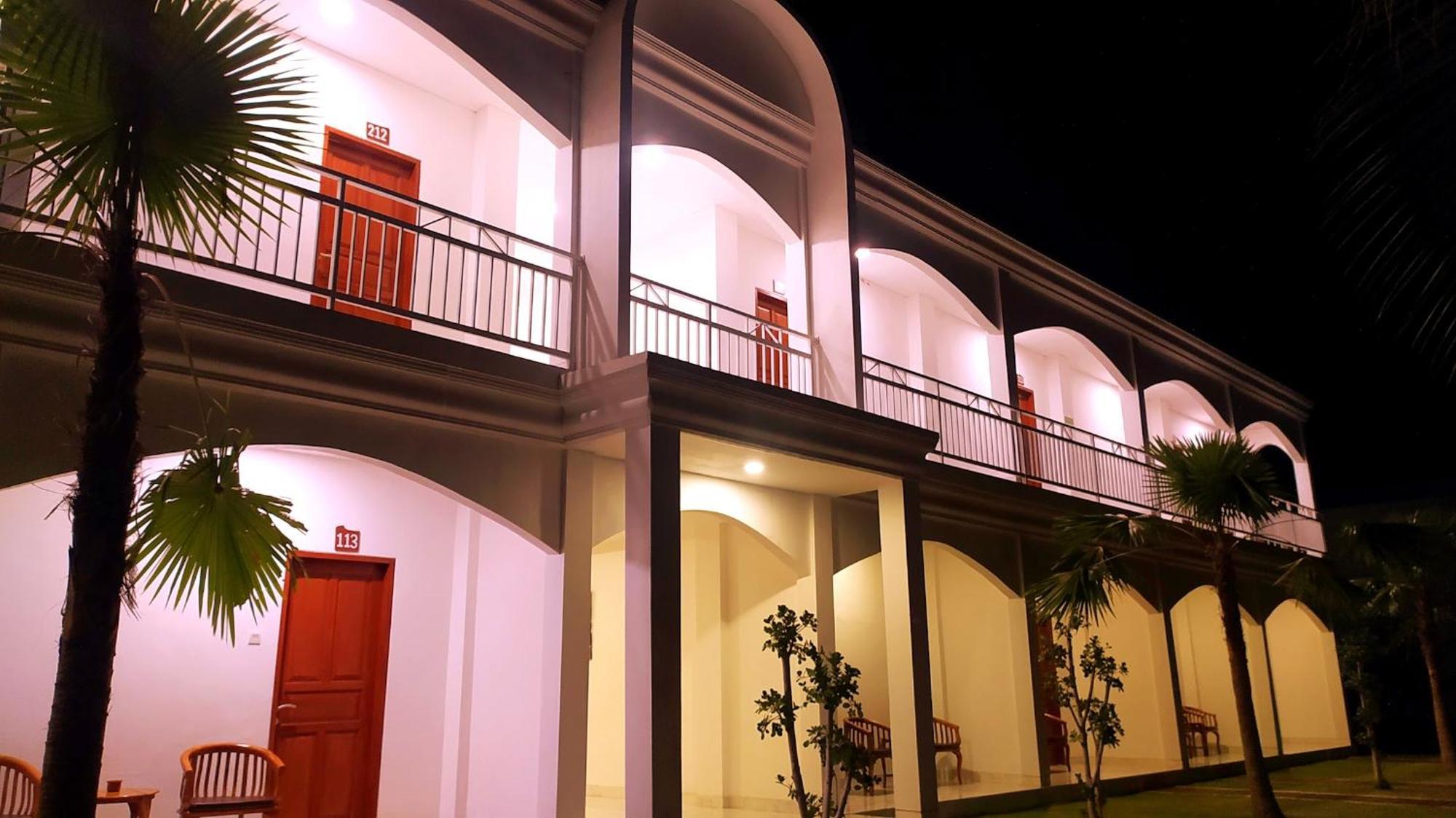 Puri Lovina Hotel Exterior foto